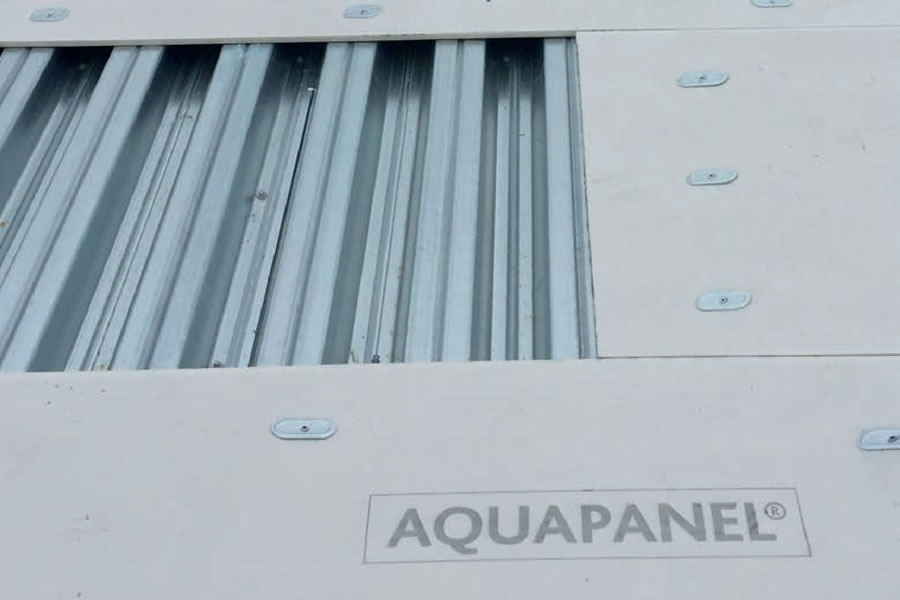 Rétegrendek kialakítása AQUAPANEL® Cement Board Rooftop teherelosztó lemezzel
